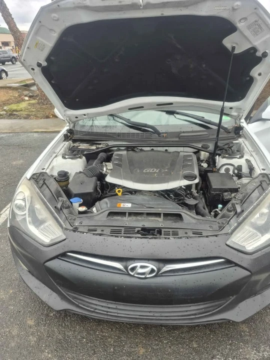 2016 Hyundai Genesis Coupe - Image 2 of 11