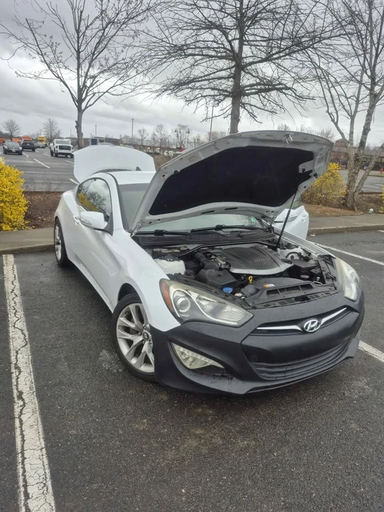 2016 Hyundai Genesis Coupe - Image 10 of 11
