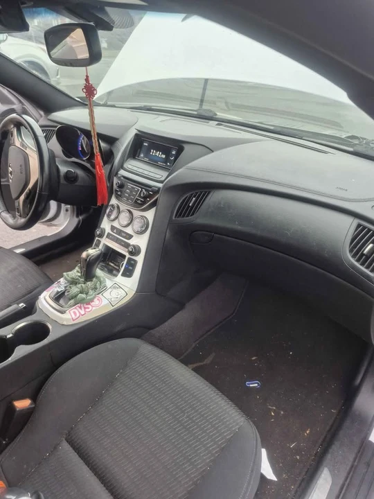 2016 Hyundai Genesis Coupe - Image 5 of 11