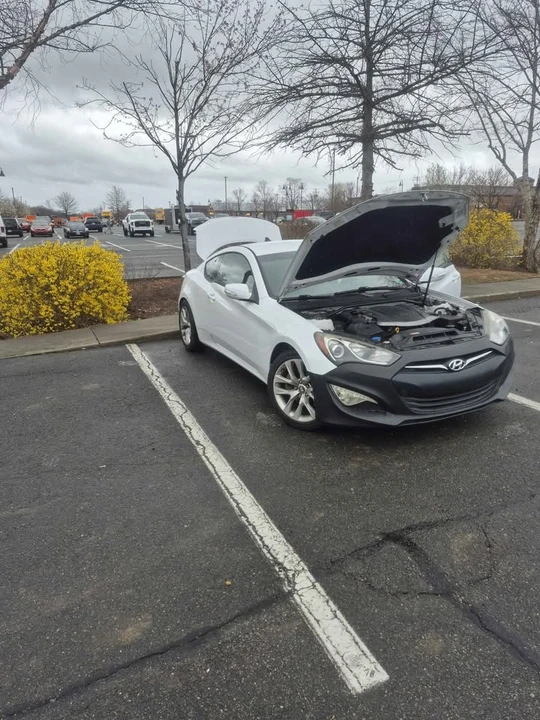 2016 Hyundai Genesis Coupe - Image 9 of 11