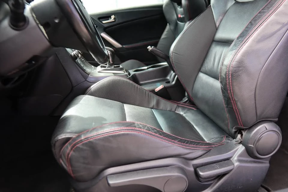 2016 Hyundai Genesis Coupe - Image 5 of 9