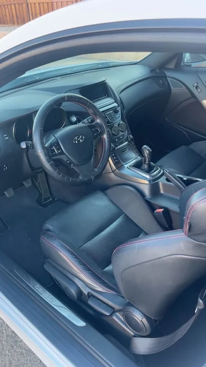 2016 Hyundai Genesis Coupe - Image 6 of 12