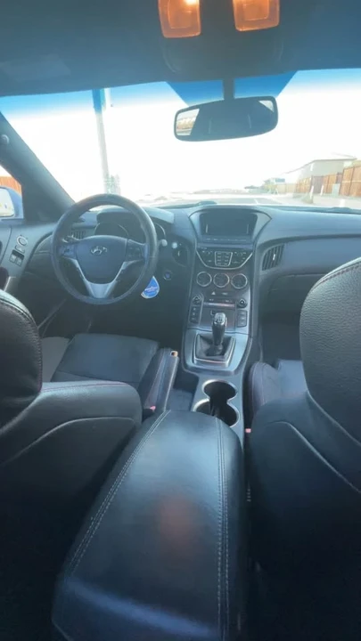 2016 Hyundai Genesis Coupe - Image 11 of 12
