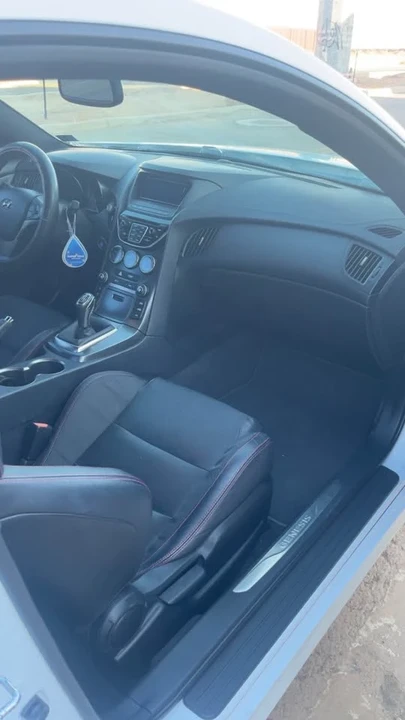 2016 Hyundai Genesis Coupe - Image 9 of 12