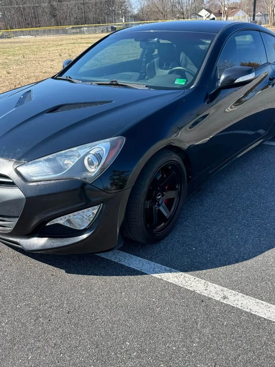 2016 Hyundai Genesis Coupe - Image 2 of 11