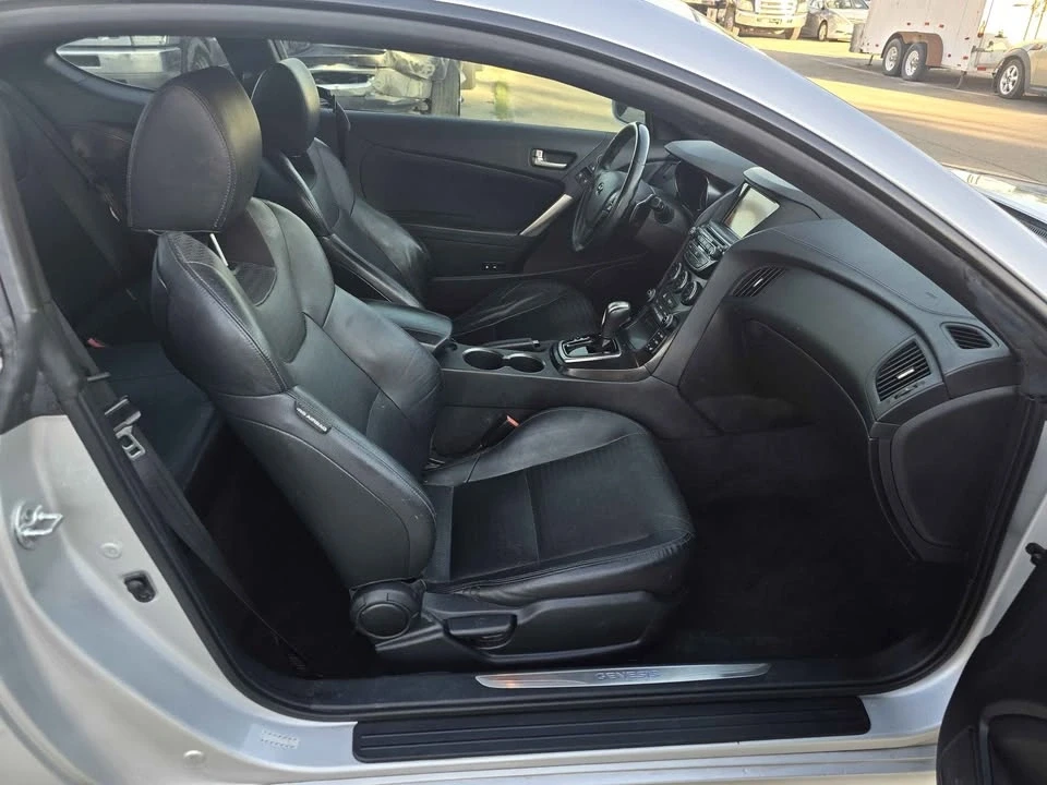 2016 Hyundai Genesis Coupe - Image 10 of 20