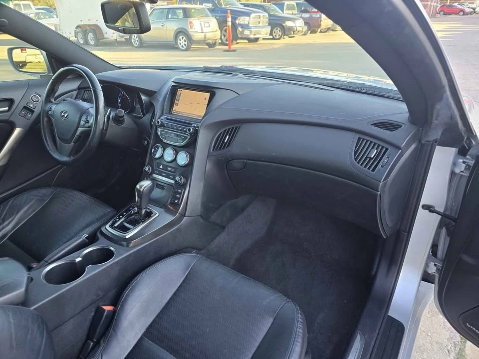 2016 Hyundai Genesis Coupe - Image 16 of 20