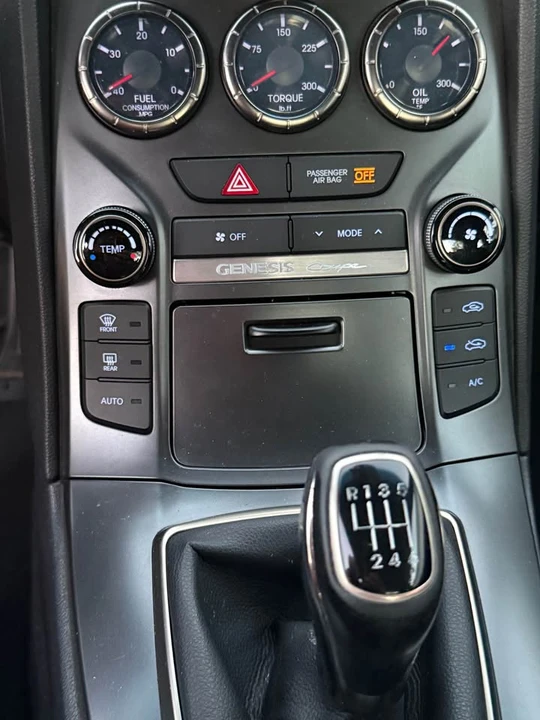 2016 Hyundai Genesis Coupe - Image 10 of 20