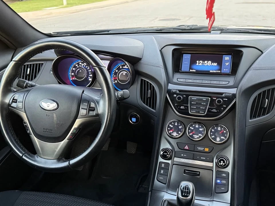 2016 Hyundai Genesis Coupe - Image 16 of 20
