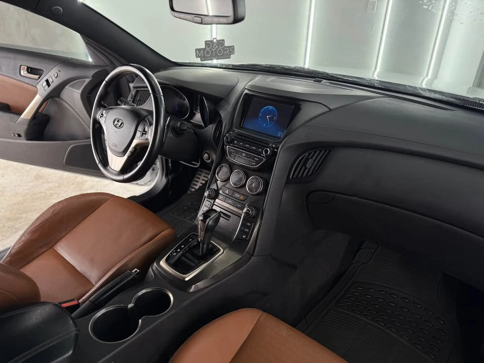 2016 Hyundai Genesis Coupe - Image 13 of 17