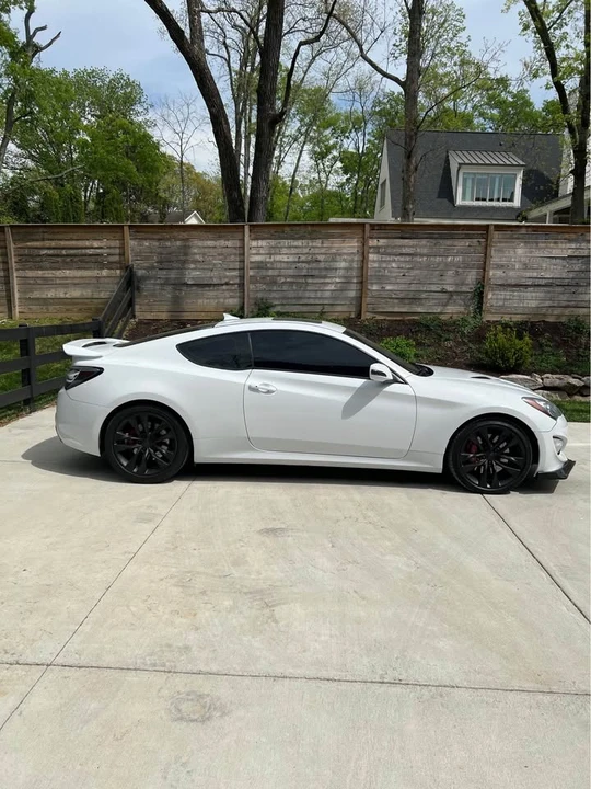 2016 Hyundai Genesis Coupe - Image 2 of 4