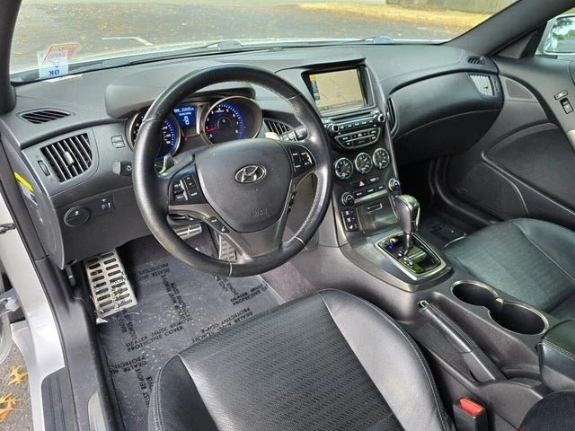 2016 Hyundai Genesis Coupe - Image 13 of 19