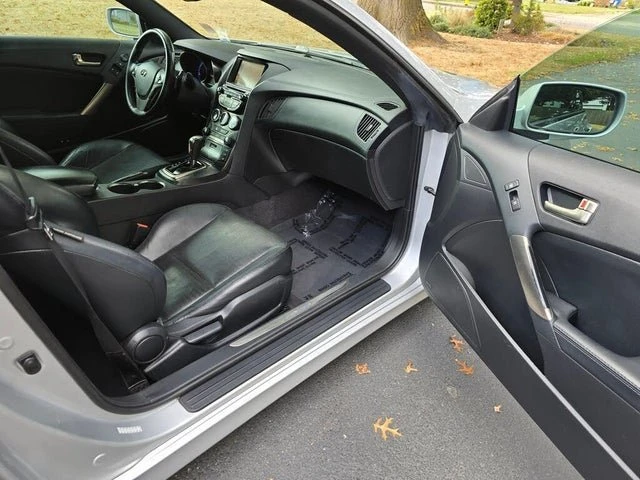 2016 Hyundai Genesis Coupe - Image 8 of 18