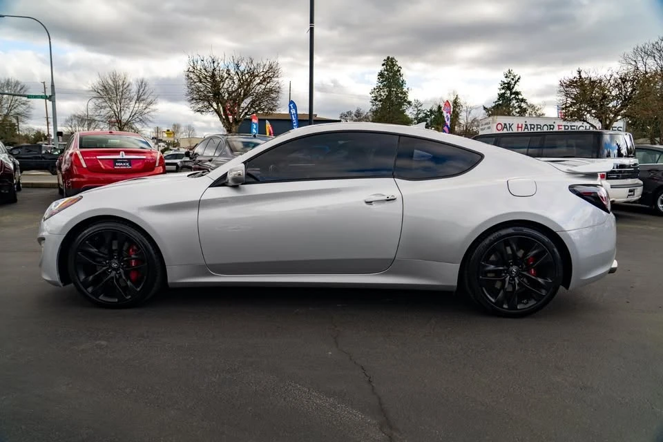 2016 Hyundai Genesis Coupe - Image 12 of 16