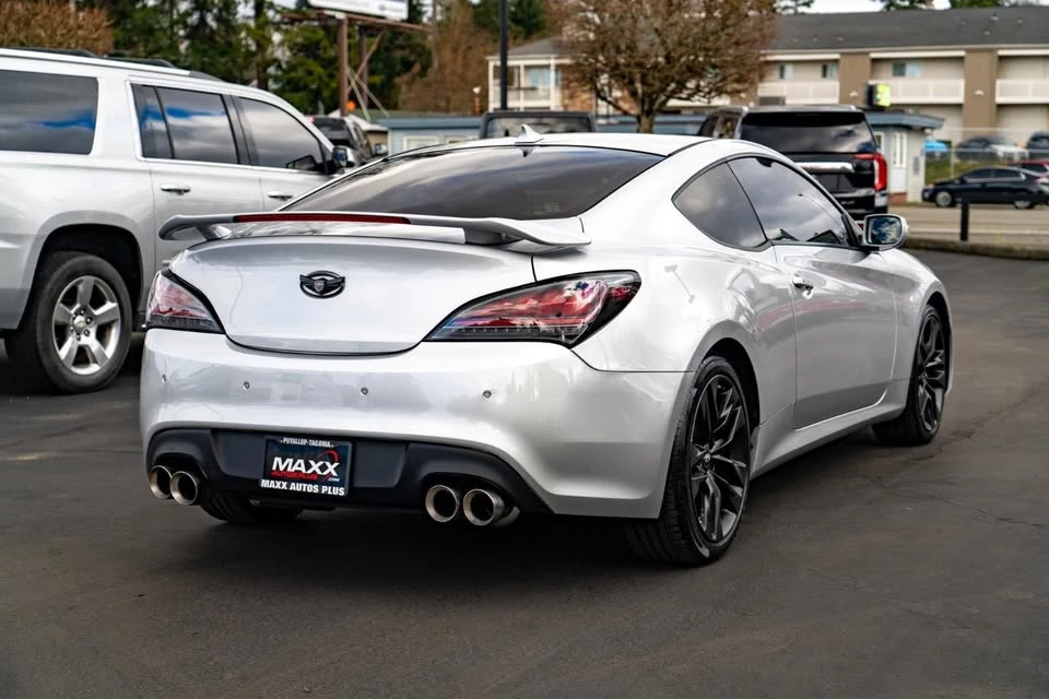 2016 Hyundai Genesis Coupe - Image 8 of 16