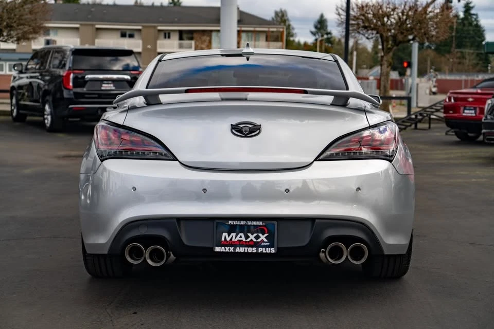 2016 Hyundai Genesis Coupe - Image 9 of 16