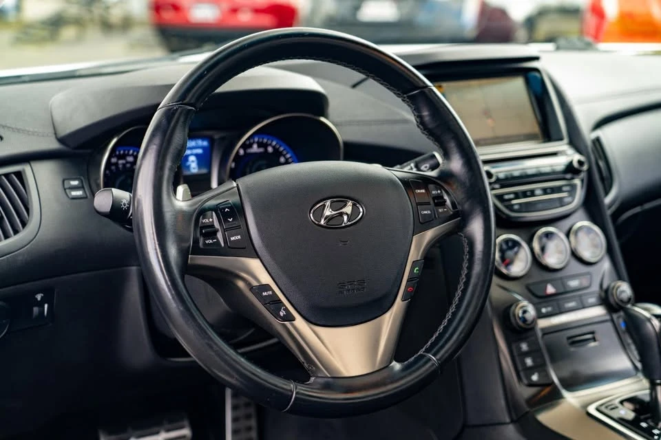 2016 Hyundai Genesis Coupe - Image 13 of 16