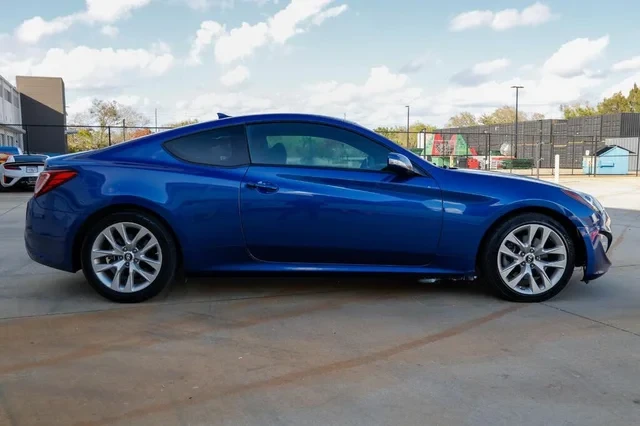 2016 Hyundai Genesis Coupe - Image 13 of 19