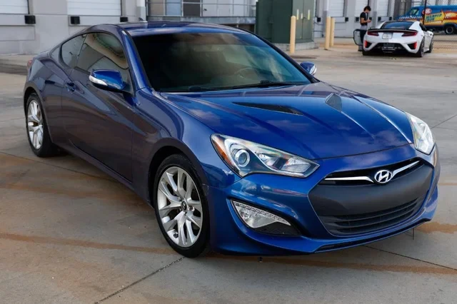 2016 Hyundai Genesis Coupe - Image 15 of 19