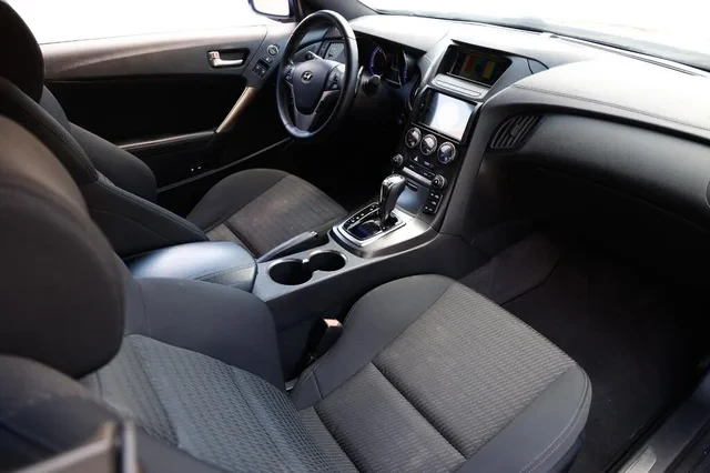 2016 Hyundai Genesis Coupe - Image 16 of 19