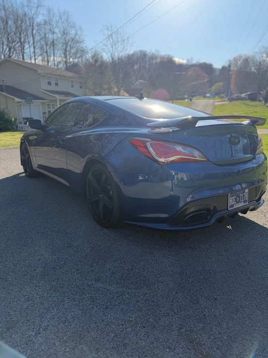 2016 Hyundai Genesis Coupe - Image 10 of 15