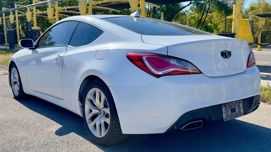 2016 Hyundai Genesis Coupe - Image 2 of 9