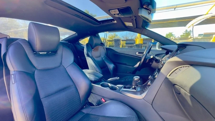 2016 Hyundai Genesis Coupe - Image 8 of 9