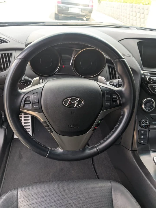2016 Hyundai Genesis Coupe - Image 15 of 20