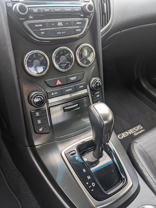 2016 Hyundai Genesis Coupe - Image 16 of 20