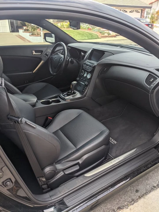 2016 Hyundai Genesis Coupe - Image 18 of 20
