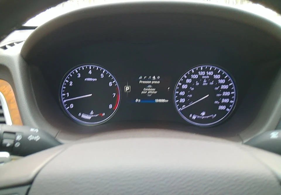 2016 Hyundai Genesis - Image 19 of 20