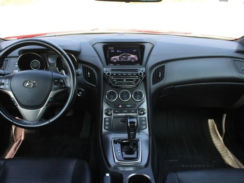 2016 Hyundai Genesis - Image 9 of 16