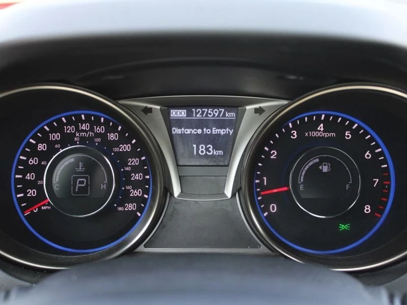 2016 Hyundai Genesis - Image 11 of 16