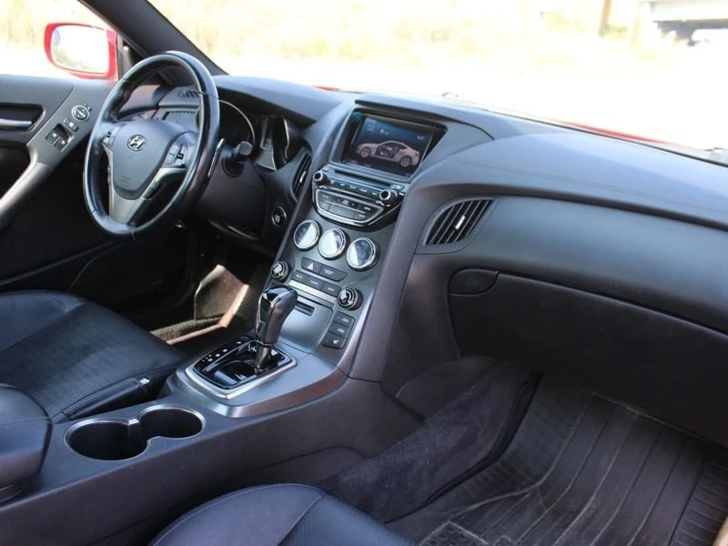2016 Hyundai Genesis - Image 10 of 16