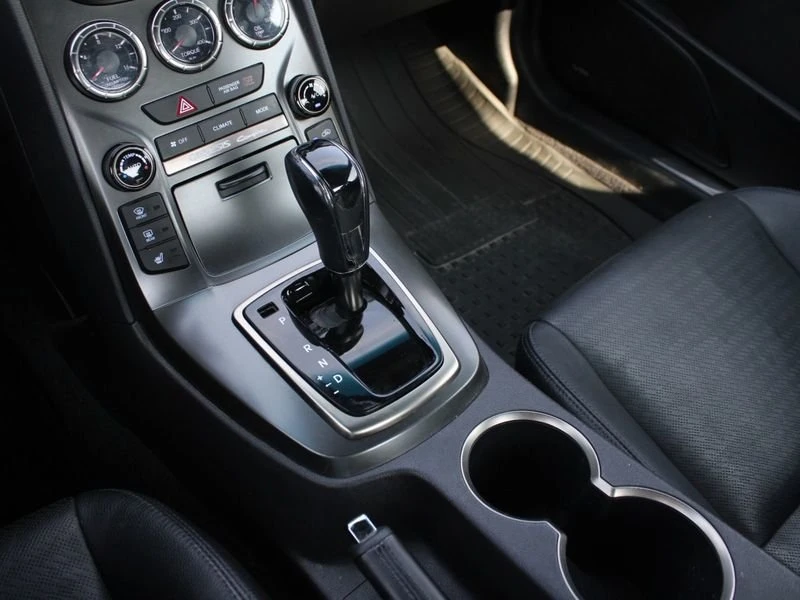 2016 Hyundai Genesis - Image 13 of 16