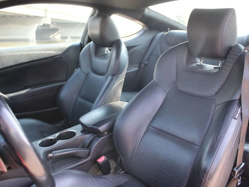 2016 Hyundai Genesis - Image 8 of 16