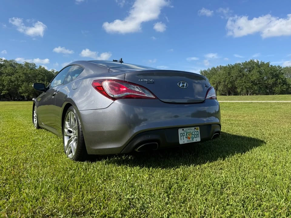 2016 Hyundai Genesis - Image 9 of 19