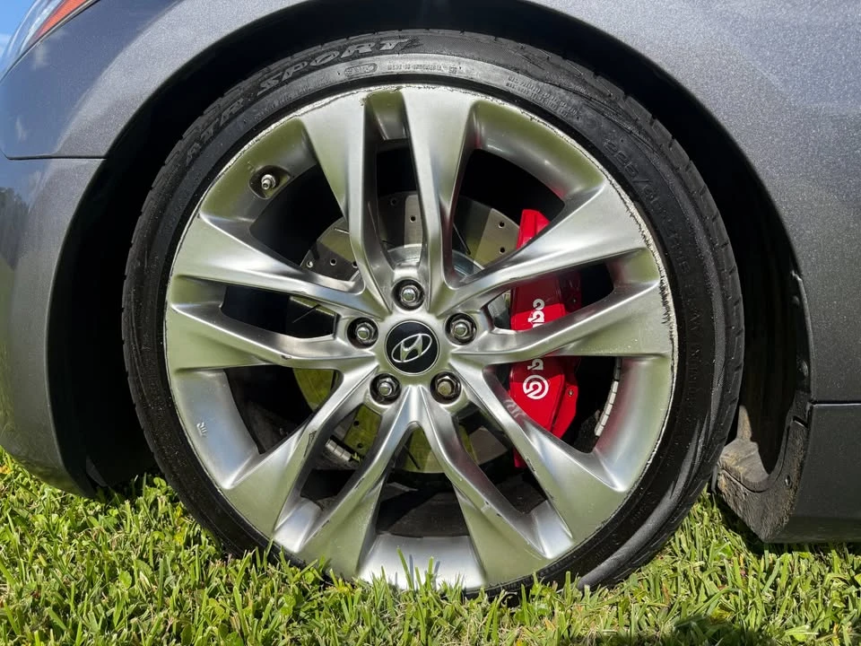 2016 Hyundai Genesis - Image 13 of 19