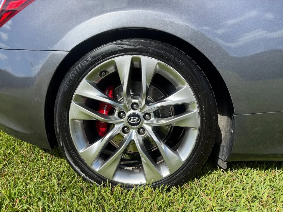 2016 Hyundai Genesis - Image 11 of 19