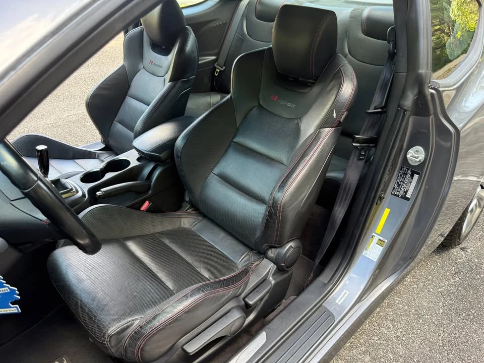 2016 Hyundai Genesis - Image 17 of 19