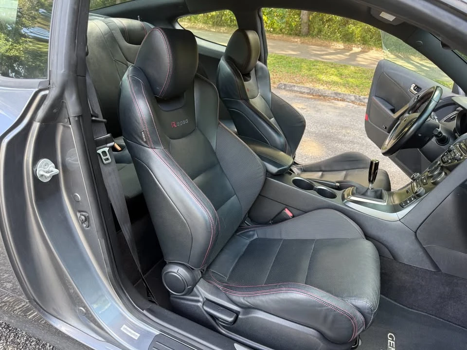 2016 Hyundai Genesis - Image 18 of 19