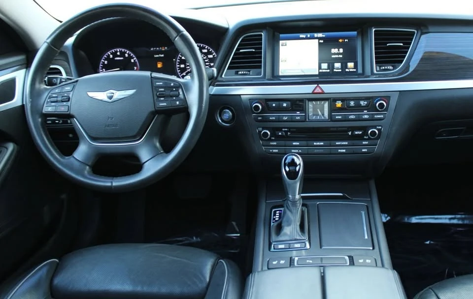 2016 Hyundai Genesis - Image 17 of 20