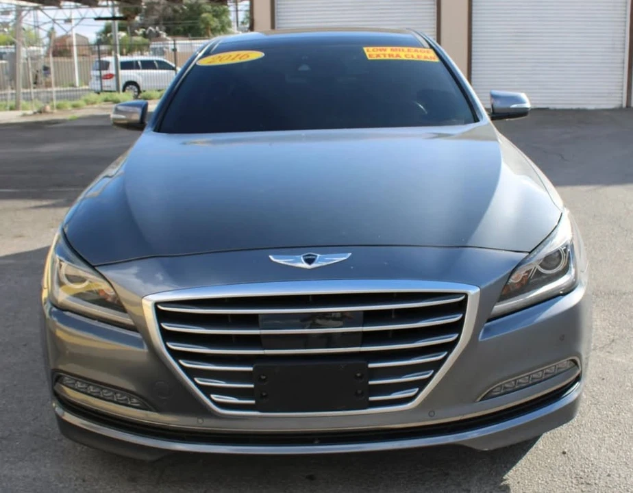 2016 Hyundai Genesis - Image 2 of 20