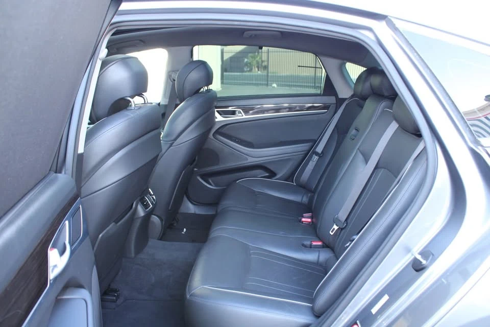 2016 Hyundai Genesis - Image 18 of 20