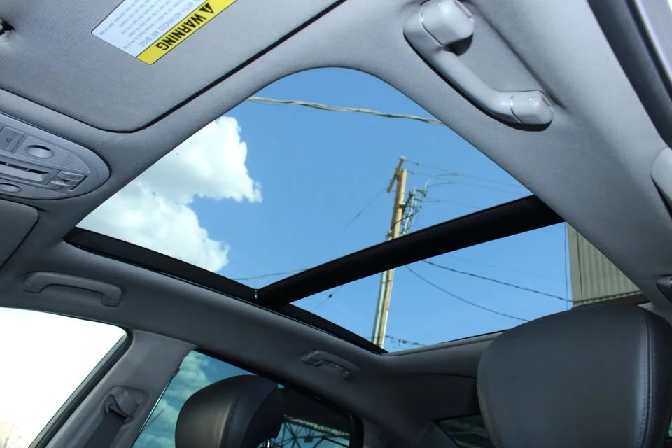 2016 Hyundai Genesis - Image 14 of 20