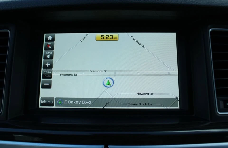 2016 Hyundai Genesis - Image 12 of 20