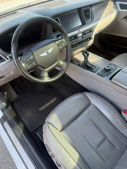 2016 Hyundai Genesis - Image 7 of 15
