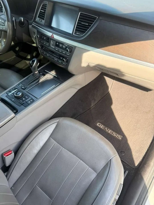 2016 Hyundai Genesis - Image 10 of 15