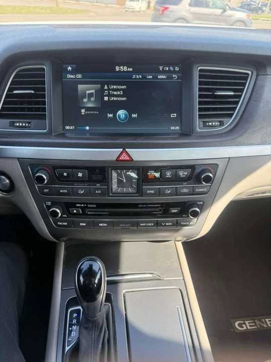 2016 Hyundai Genesis - Image 14 of 15