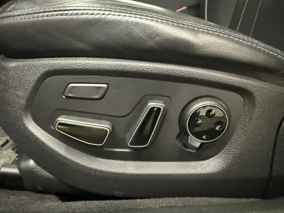 2016 Hyundai Genesis - Image 19 of 20
